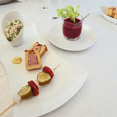 Maison De La Porte Fortifiée Couette-café *